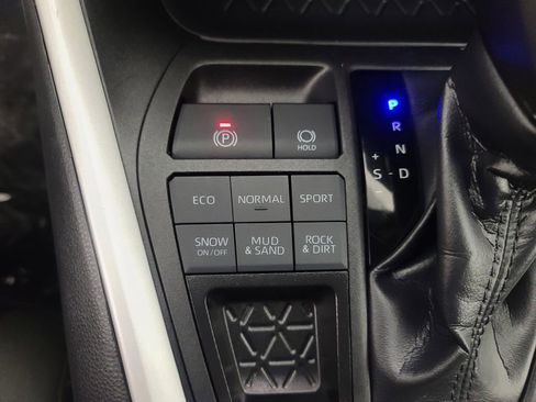 Used 2025 Toyota RAV4 XLE image 36