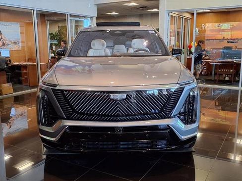 New 2026 Cadillac Vistiq Luxury image 2