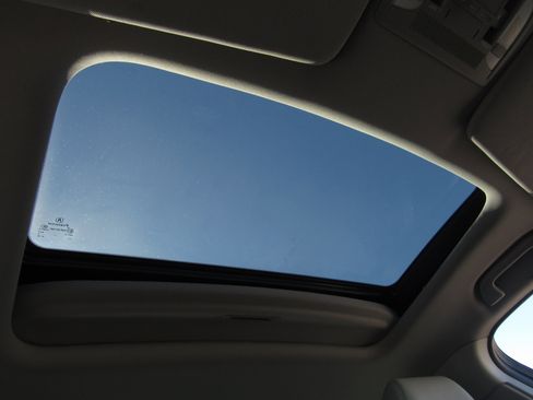 Used 2017 Acura ILX w/ Premium Package image 8