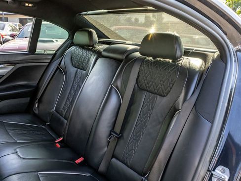 Used 2019 BMW 750i w/ Executive Package image 17