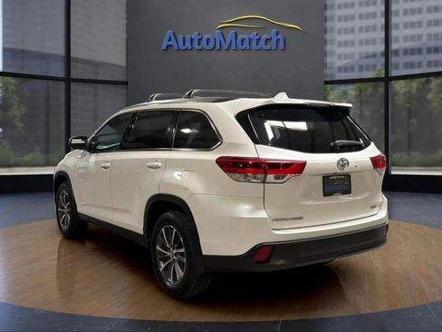 Used 2019 Toyota Highlander XLE AWD/4WD image 9