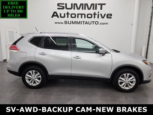 Used 2016 Nissan Rogue SV image 1