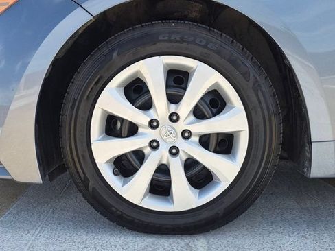 Used 2023 Toyota Corolla LE FWD image 21