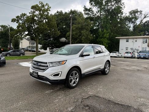 Used 2018 Ford Edge Titanium w/ Technology Package AWD/4WD image 3