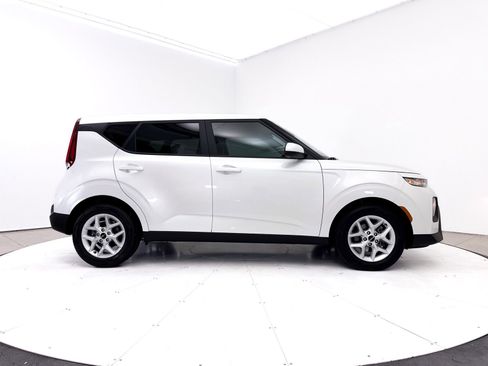 Used 2022 Kia Soul LX w/ Technology Package FWD image 7