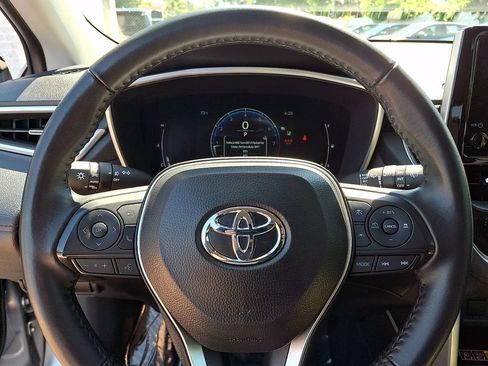Certified 2025 Toyota Corolla Cross XLE FWD image 22