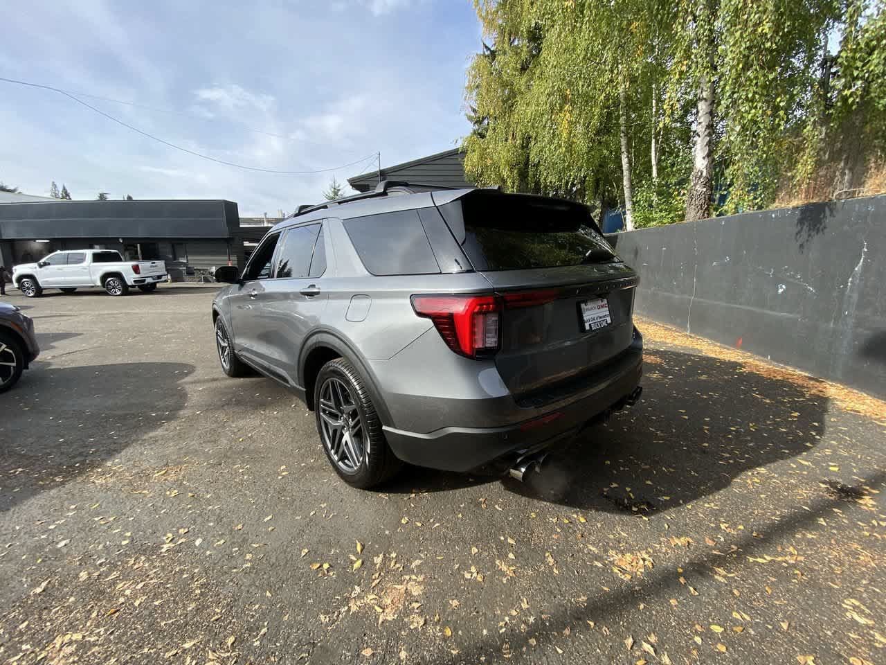 Used 2025 Ford Explorer ST w/ Sun And Sound Package AWD/4WD image 4