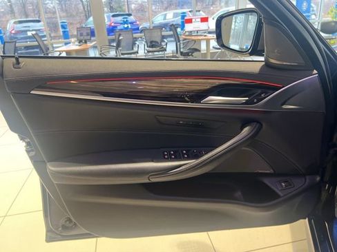 Used 2021 BMW M550i xDrive w/ Executive Package image 12