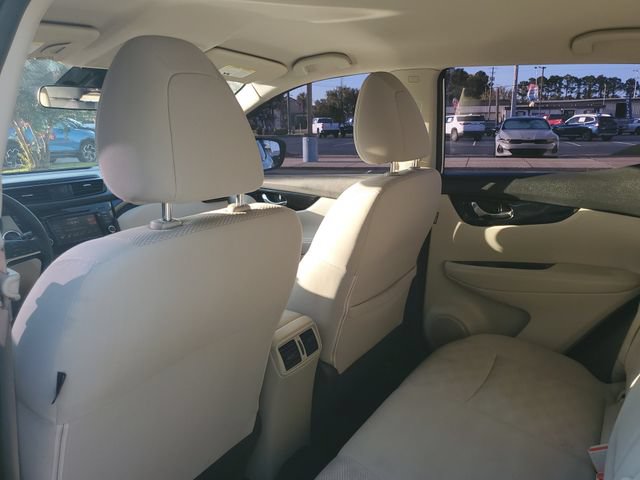 Used 2020 Nissan Rogue Sport SV FWD image 11