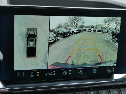 Used 2025 Chevrolet Silverado 2500 ZR2 w/ Technology Package image 49