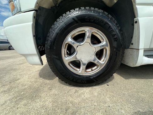 Used 2002 GMC Yukon XL Denali AWD/4WD image 17