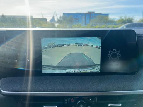 Used 2025 Nissan Kicks SV image 17