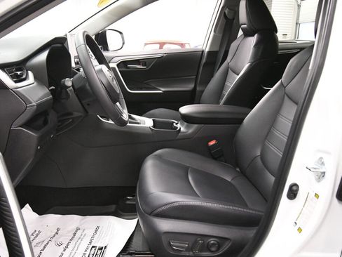 Used 2025 Toyota RAV4 XLE Premium AWD/4WD image 9