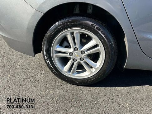 Used 2018 Chevrolet Cruze LT image 21