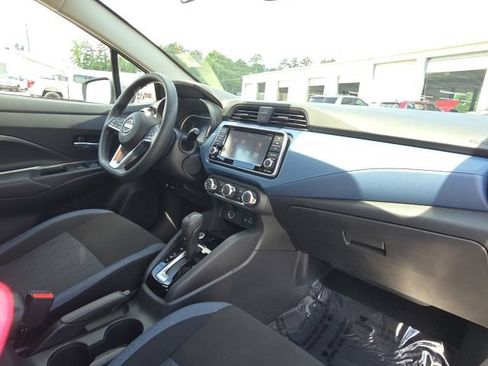 Used 2025 Nissan Versa SV FWD image 17