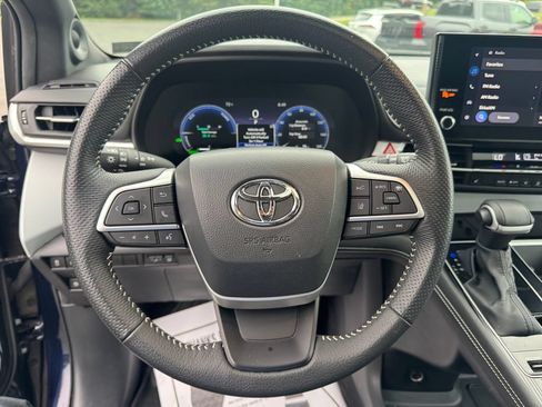 Used 2025 Toyota Sienna XSE w/ XSE Plus Package AWD/4WD image 15
