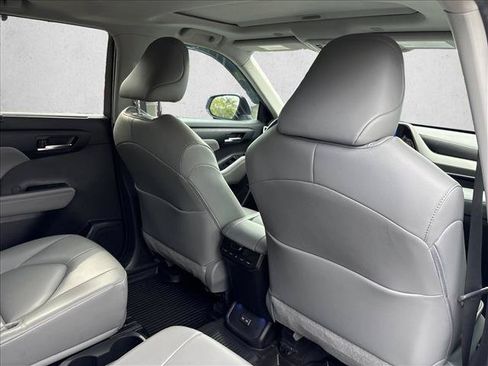 Used 2023 Toyota Highlander XLE FWD image 26