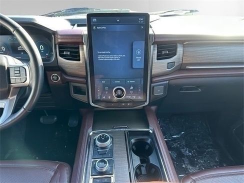 Used 2022 Ford Expedition Limited image 11