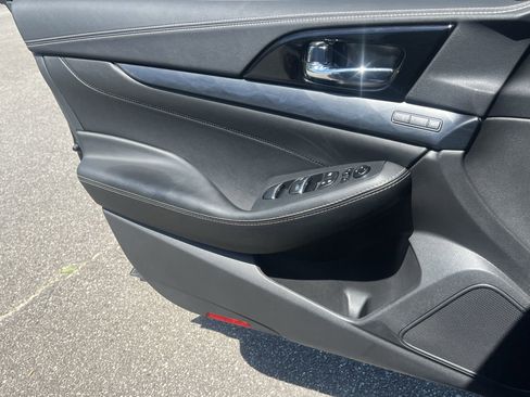 Used 2023 Nissan Maxima Platinum w/ Sport Mat Group FWD image 15