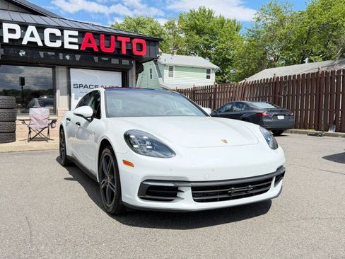 Used 2018 Porsche Panamera 4 w/ Premium Package AWD/4WD image 4