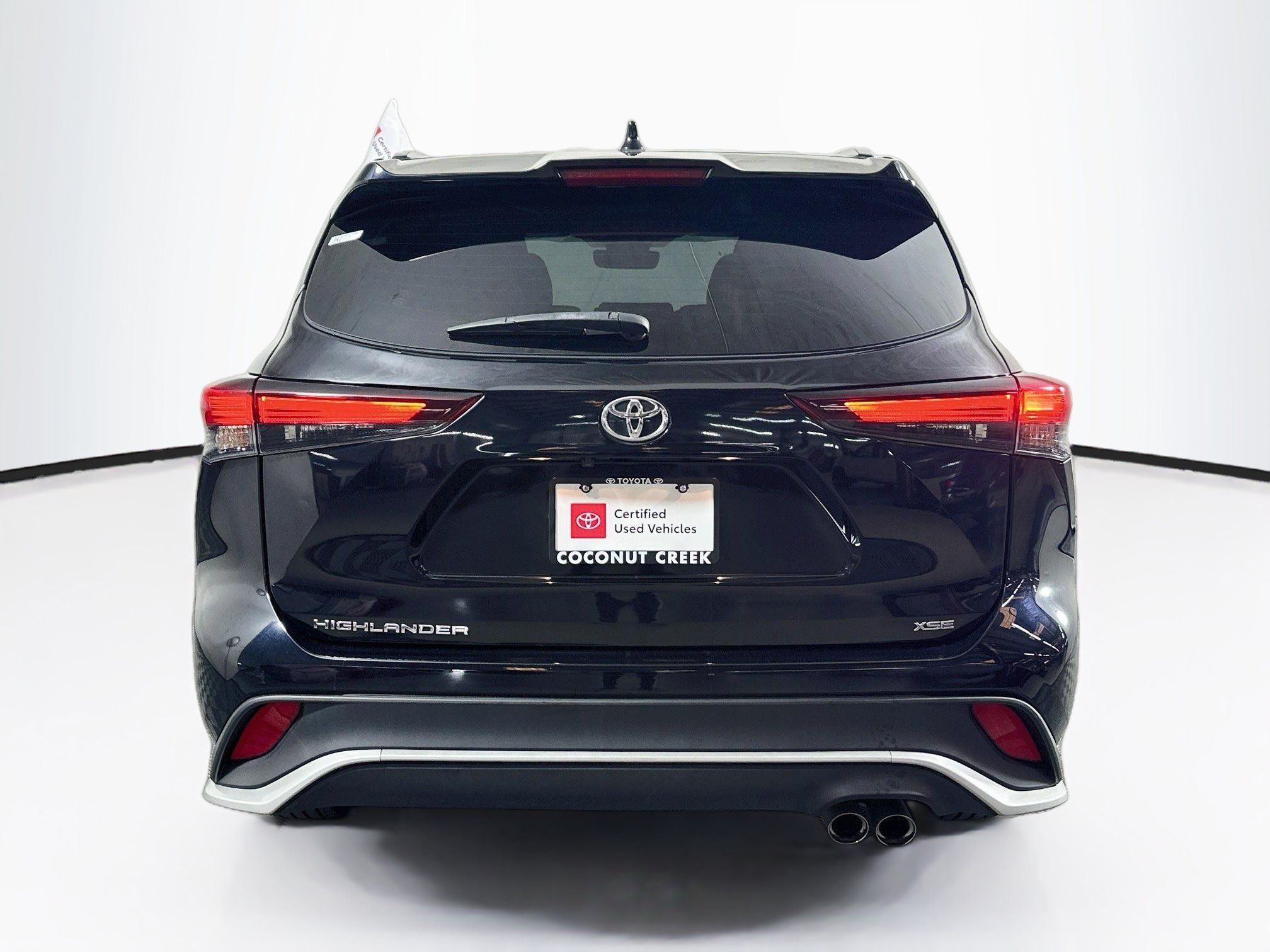 Used 2024 Toyota Highlander XSE FWD image 4