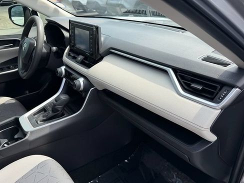 Used 2020 Toyota RAV4 XLE w/ Convenience Package FWD image 16