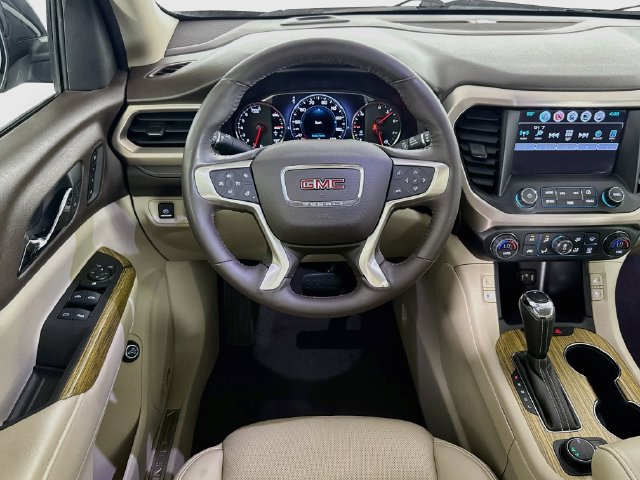 Used 2018 GMC Acadia Denali w/ Technology Package FWD image 14