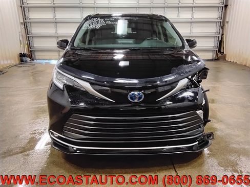 Used 2024 Toyota Sienna Limited image 7