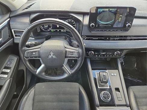 Used 2023 Mitsubishi Outlander SE image 18