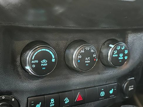 Used 2016 Jeep Wrangler Unlimited Sahara w/ Connectivity Group AWD/4WD image 20