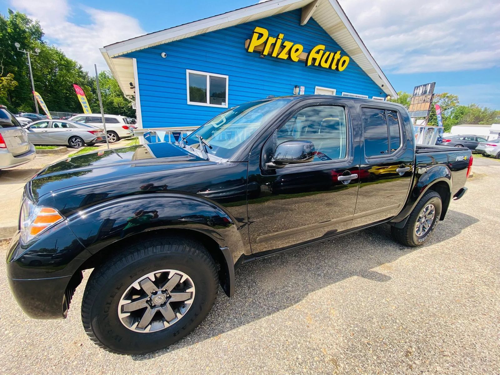 Used 2018 Nissan Frontier PRO-4X AWD/4WD image 2