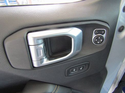 Used 2024 Jeep Wrangler Sahara image 19