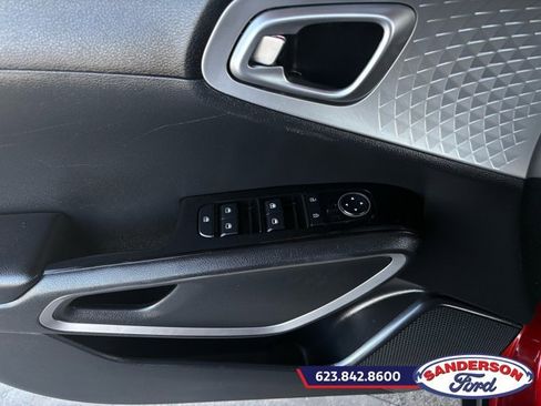 Used 2023 Kia Soul LX FWD image 10