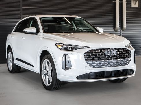 Certified 2025 Audi Q5 Premium Plus w/ Premium Plus AWD/4WD image 13