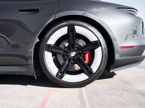 Used 2025 Porsche Taycan 4S w/ Premium Package image 18