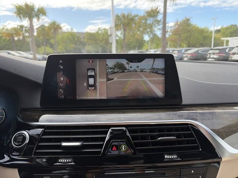 Used 2018 BMW 540i w/ Premium Package image 25