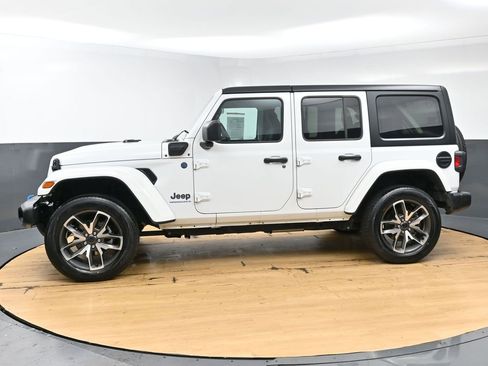 Used 2024 Jeep Wrangler Unlimited w/ Convenience Group AWD/4WD image 6