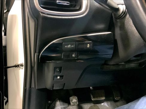 Used 2021 Toyota Prius Prime LE FWD image 35