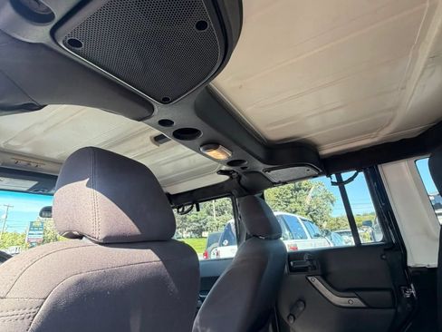 Used 2018 Jeep Wrangler Unlimited Sport w/ Connectivity Group AWD/4WD image 32