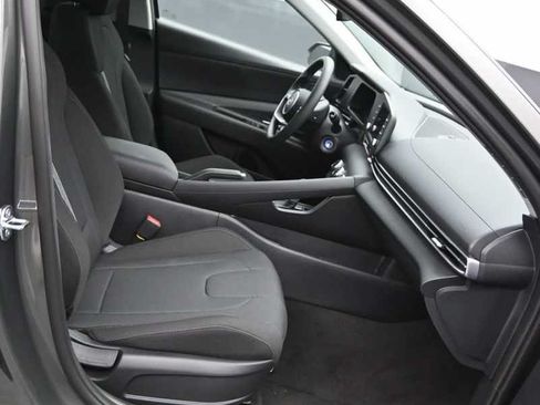 New 2026 Hyundai Elantra SE FWD image 11