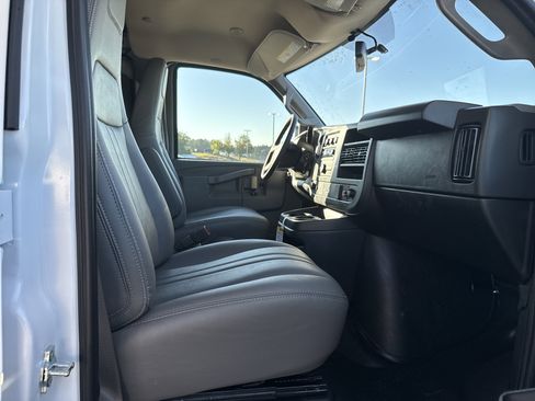 New 2025 GMC Savana 2500 w/ Driver Convenience Package image 27