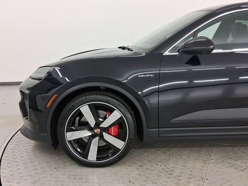 Used 2025 Porsche Macan 4S Electric AWD/4WD image 11