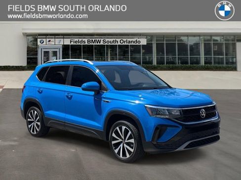 Used 2022 Volkswagen Taos SE image 1