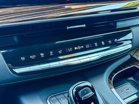 Certified 2021 Cadillac Escalade ESV Premium Luxury w/ Driver Assist Tech Package AWD/4WD image 30