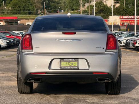 Used 2016 Chrysler 300 S AWD/4WD image 4