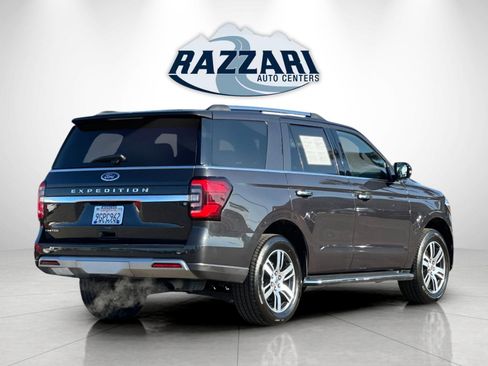 Used 2023 Ford Expedition Limited image 3