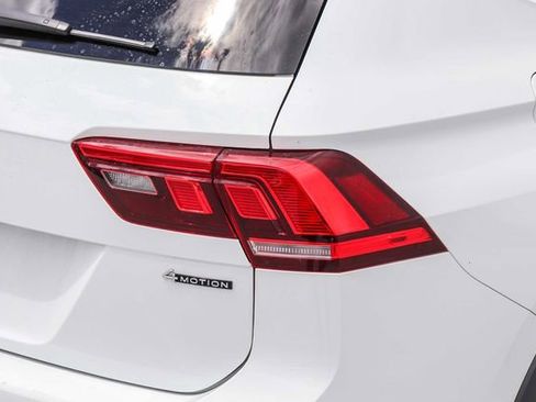 Used 2022 Volkswagen Tiguan SE R-Line AWD/4WD image 8