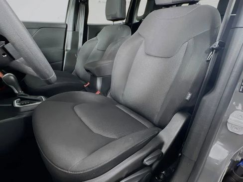 Used 2019 Jeep Renegade Sport image 21