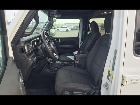 Used 2023 Jeep Wrangler Unlimited Sahara AWD/4WD image 4