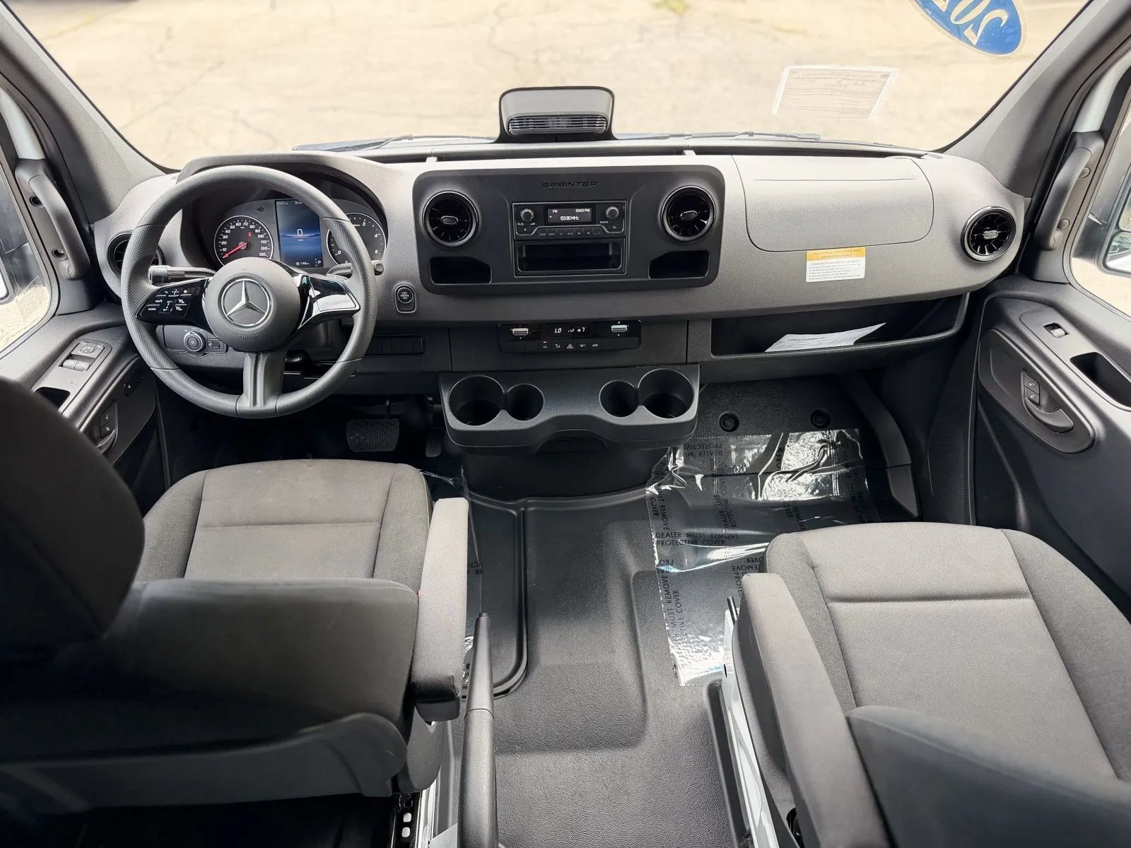 Used 2025 Mercedes-Benz Sprinter 2500 image 18